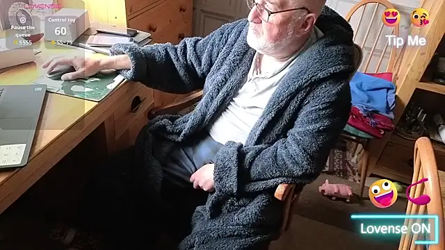 Adamdaddybear online show from 14, 9, 2025