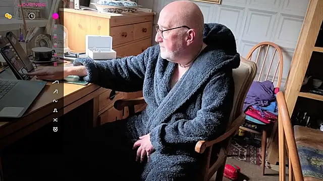 Adamdaddybear online show from 8, 10, 2025