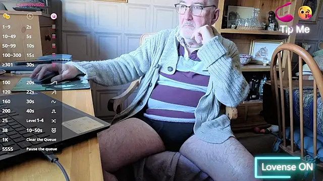 Adamdaddybear online show from 24, 10, 2025