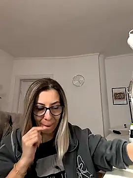 Snapshot of SukyGirl chatting on 28, 12, 2024 SukyGirl online show from 28, 12, 2024