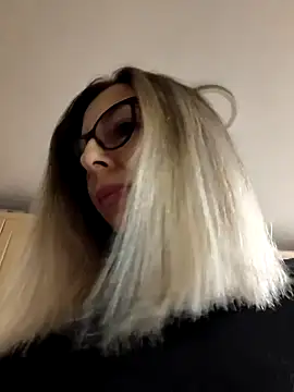 Snapshot of SukyGirl chatting on 3, 1, 2025 SukyGirl online show from 3, 1, 2025