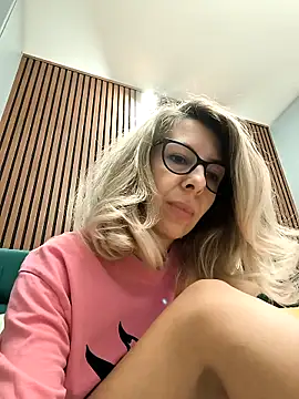 Snapshot of SukyGirl chatting on 3, 3, 2025 SukyGirl online show from 3, 3, 2025