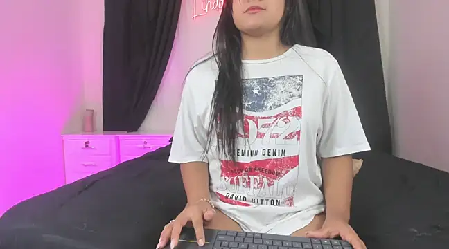 lindacastro02 online show from 14, 3, 2025