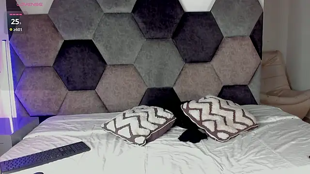 Latrellx7 online show from 26, 3, 2026