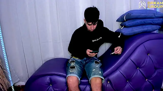 Yourslust  online show from 31, 10, 2025