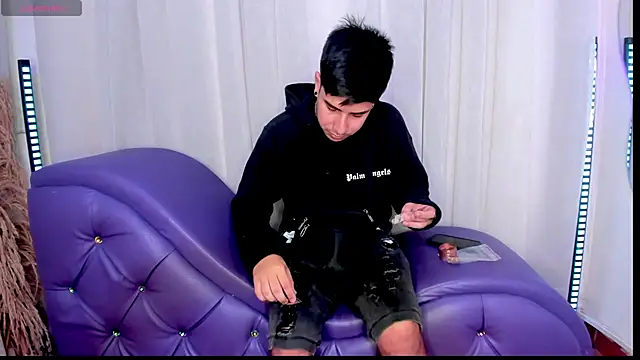 Yourslust  online show from 23, 11, 2025