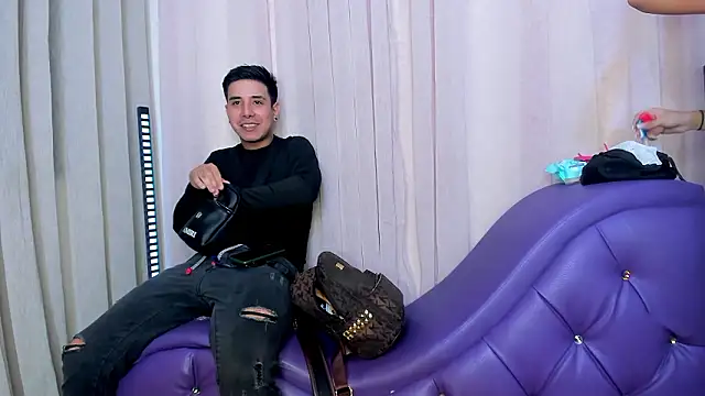 Yourslust  online show from 7, 3, 2026