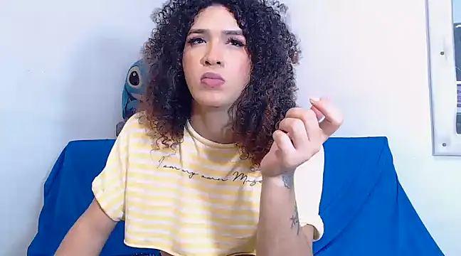 latingirl curly hot online show from 6, 12, 2024