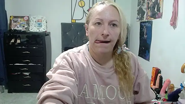 Snapshot of emperabigbootybigass chatting on 27, 4, 2026 emperabigbootybigass online show from 27, 4, 2026