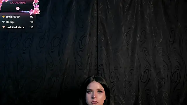 Snapshot of Kylie-fox chatting on 15, 2, 2025 Kylie-fox online show from 15, 2, 2025