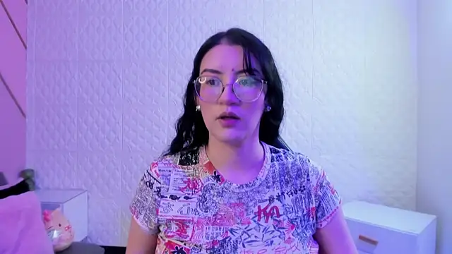 Snapshot of Violetaa_diazz chatting on 6, 6, 2026 Violetaa diazz online show from 6, 6, 2026