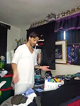 Snapshot of titclitcmndr chatting on 2, 2, 2025 titclitcmndr online show from 2, 2, 2025