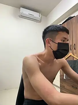 Snapshot of Benson18y chatting on 8, 1, 2025 Benson18y online show from 8, 1, 2025