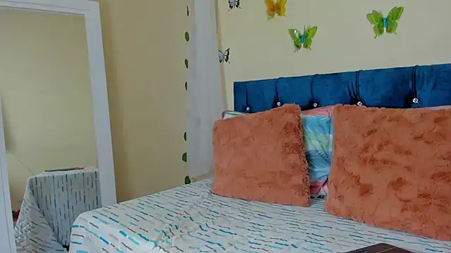 cristalwalker   online show from 4, 2, 2025