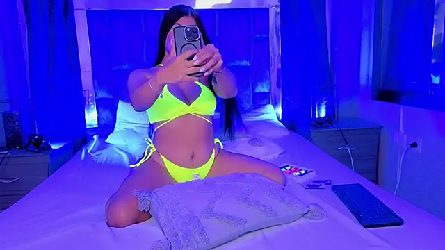 Mia Oxford online show from 11, 10, 2025