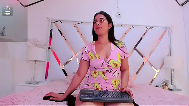Snapshot of naughty__sara chatting on 4, 3, 2025 naughty sara online show from 4, 3, 2025
