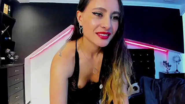 Coral Gibson online show from 18, 3, 2025