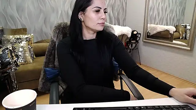 Sara Poison online show from 2, 2, 2026