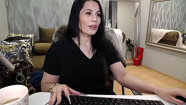 Sara Poison online show from 14, 4, 2026