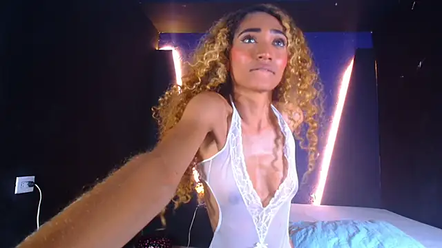 Charlotte Love10 online show from 3, 2, 2025