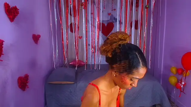 Charlotte Love10 online show from 8, 2, 2025