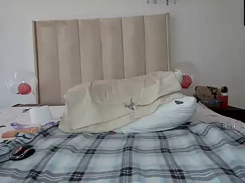 Pearl 00 online show from 25, 2, 2025