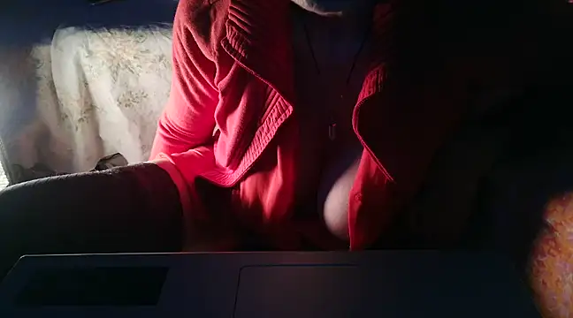 Snapshot of VeneRed chatting on 10, 3, 2025 VeneRed online show from 10, 3, 2025