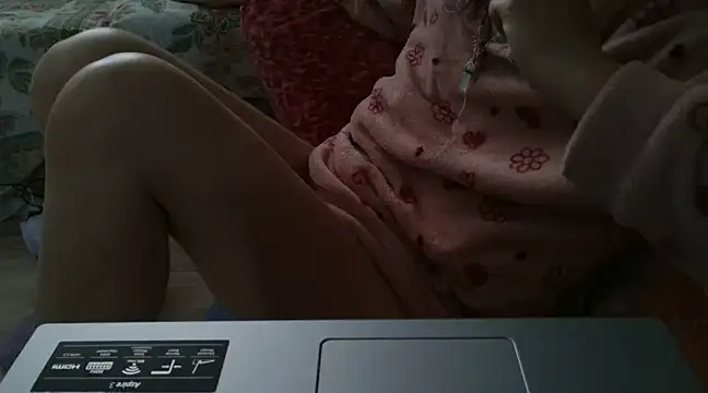 Snapshot of VeneRed chatting on 11, 3, 2025 VeneRed online show from 11, 3, 2025