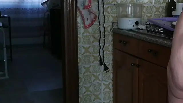 Snapshot of VeneRed chatting on 21, 9, 2025 VeneRed online show from 21, 9, 2025