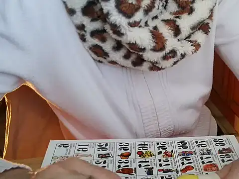 Snapshot of VeneRed chatting on 8, 10, 2025 VeneRed online show from 8, 10, 2025