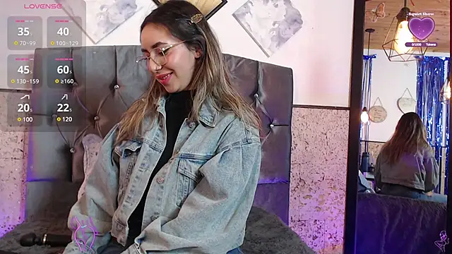 Snapshot of Scarlett_Khan chatting on 18, 1, 2025 Scarlett Khan online show from 18, 1, 2025