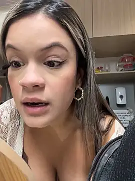 Alisha-Bond online show from 9, 9, 2025