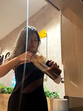 Alisha-Bond online show from 7, 10, 2025