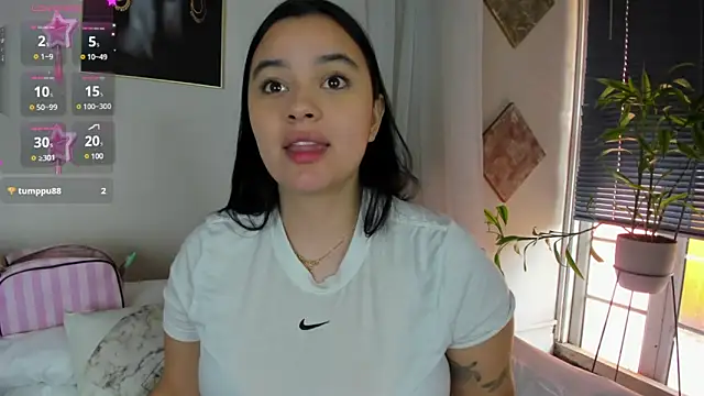 Snapshot of Cristal_Cutte chatting on 4, 12, 2024 Cristal Cutte online show from 4, 12, 2024