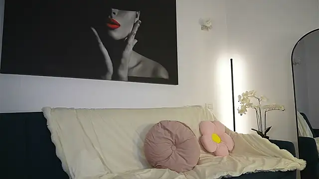 Snapshot of izzy_belle chatting on 25, 5, 2026 izzy belle online show from 25, 5, 2026