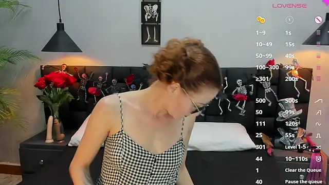 Sccarlett Johnnson online show from 15, 10, 2025