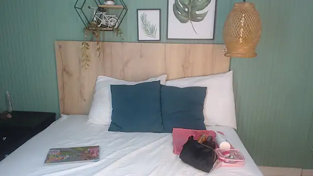 ashly collin9 online show from 5, 10, 2025