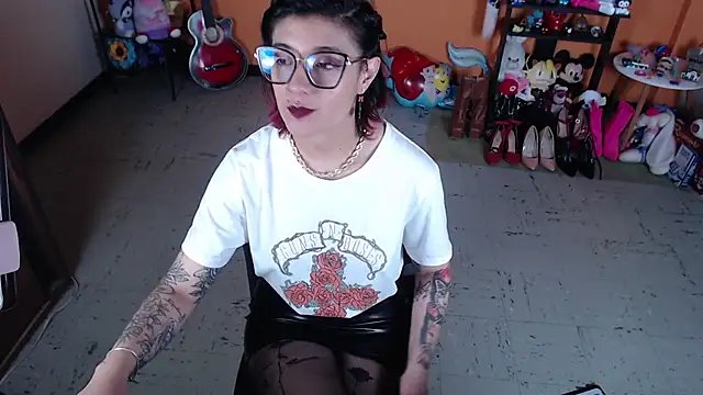 Snapshot of MissMiia2 chatting on 8, 1, 2025 MissMiia2 online show from 8, 1, 2025