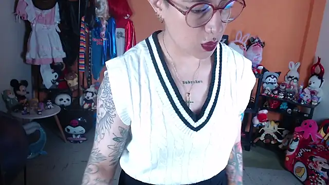 Snapshot of MissMiia2 chatting on 2, 6, 2026 MissMiia2 online show from 2, 6, 2026