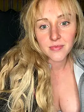 Snapshot of SherryOutdoor1 chatting on 15, 10, 2025 SherryOutdoor1 online show from 15, 10, 2025