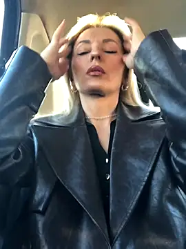 Diamond Bunny  online show from 7, 11, 2025