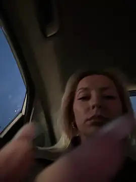 Diamond Bunny  online show from 17, 11, 2025