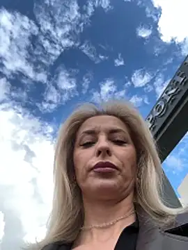 Diamond Bunny  online show from 22, 3, 2026