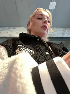 Diamond Bunny  online show from 16, 4, 2026