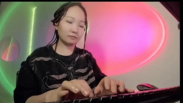 himeros goddess online show from 7, 2, 2025