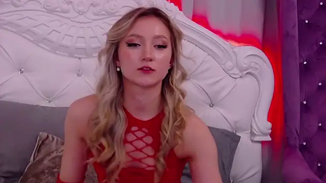 MiaNixan online show from 4, 3, 2025