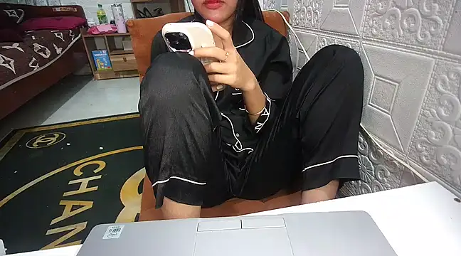 Snapshot of BIN-NA chatting on 11, 12, 2024 BIN-NA online show from 11, 12, 2024