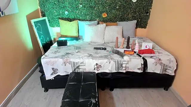 Tiffany sander online show from 22, 3, 2025