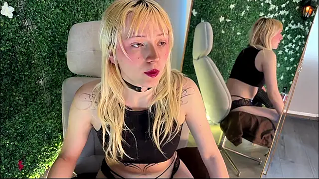 Snapshot of Cloe_five chatting on 13, 9, 2025 Cloe five online show from 13, 9, 2025