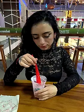 Lila Desiree online show from 3, 1, 2025